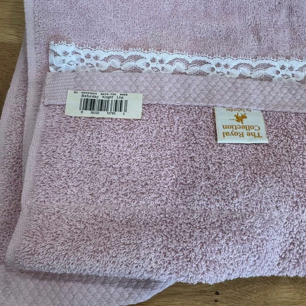 VTG New Saturday Knight Royal Collection‎ Bluch Pink Rose Lace Floral Towel Set